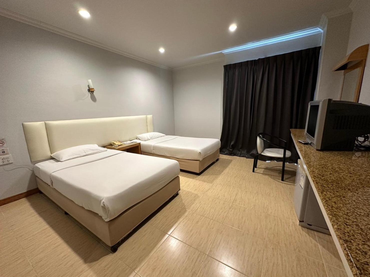 Rattana View Hotel Phitsanulok Buitenkant foto