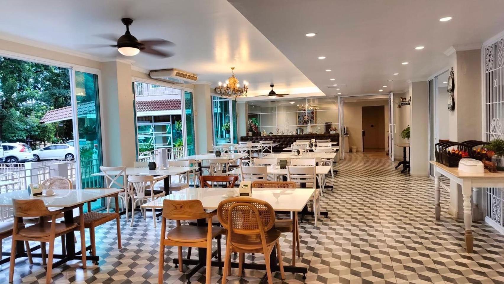 Rattana View Hotel Phitsanulok Buitenkant foto